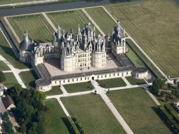 Château-de-Chambord-vue-du-ciel-à-1500-pieds.jpg